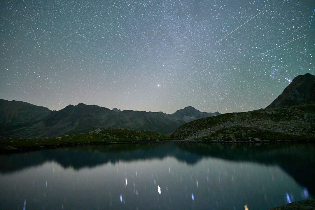 终极预告震慑发布！电影《窗外是蓝星》邀您共赴众多天穹